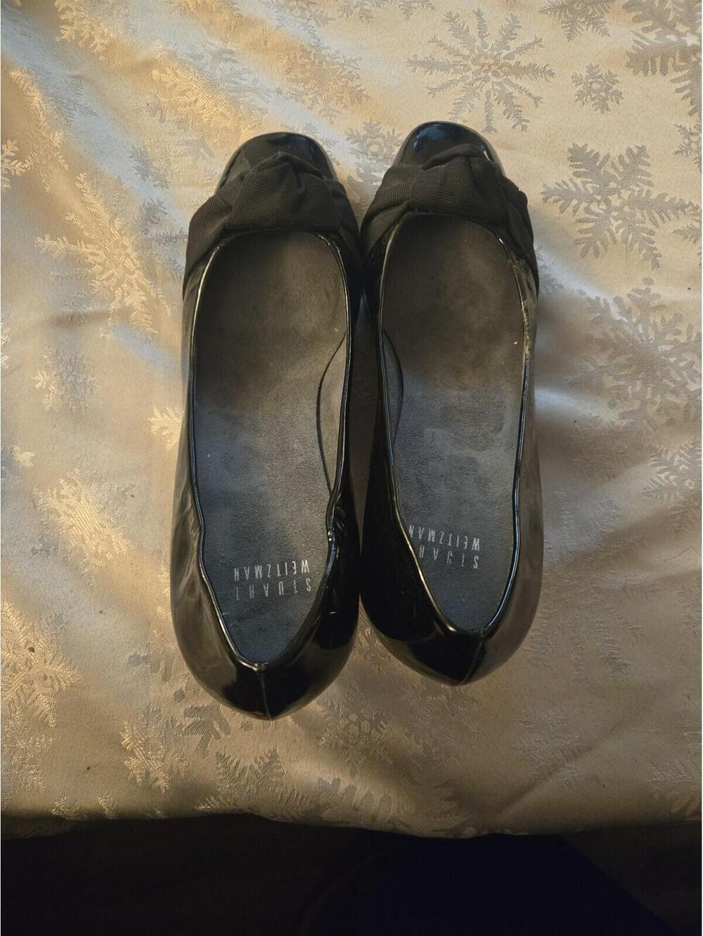 Stuart Weitzman Black Patent Leather Bow Pumps Size 8M - Picture 2 of 5